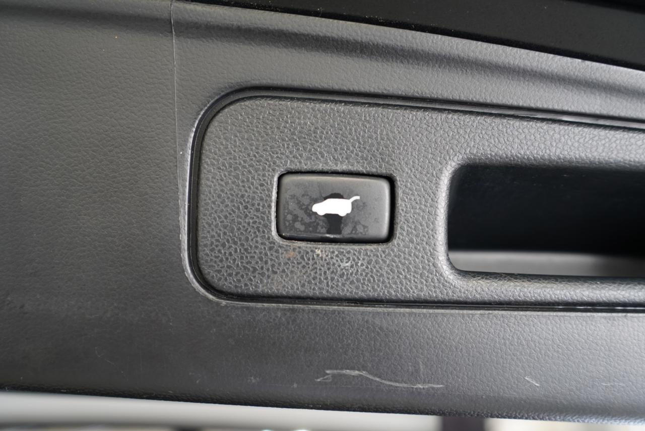 Honda Pilot 2WD 4dr Touring w/RES & Navi 2012