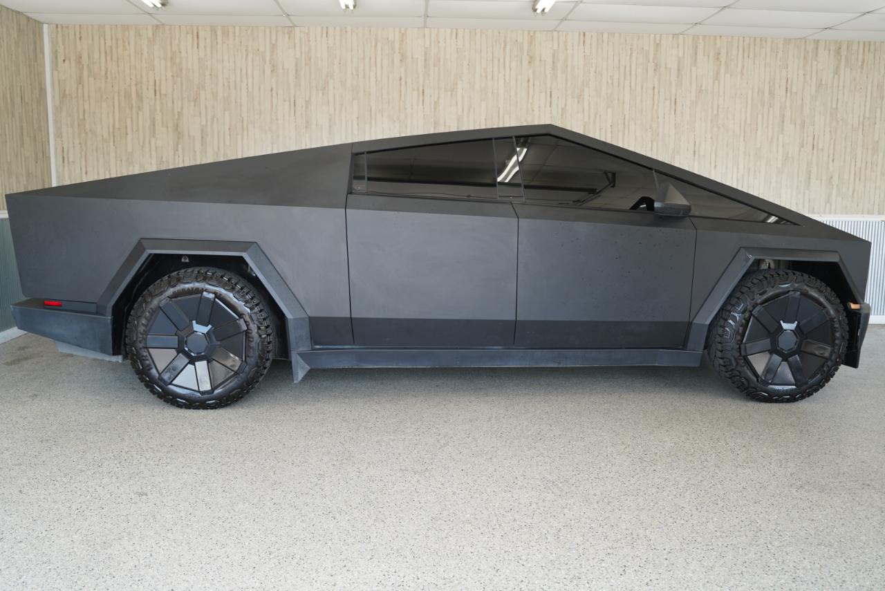 Tesla Cybertruck AWD 2024