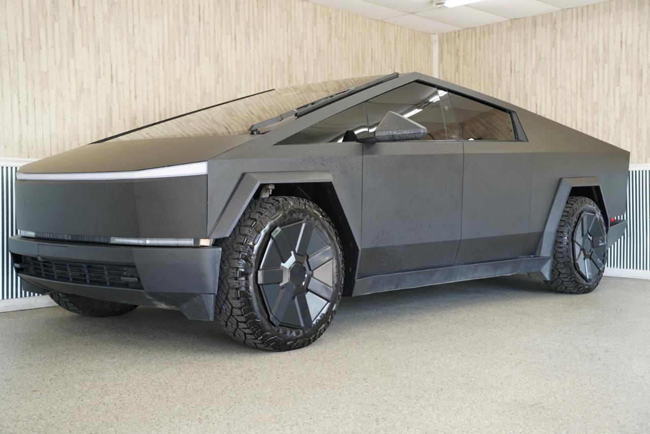 Tesla Cybertruck AWD 2024