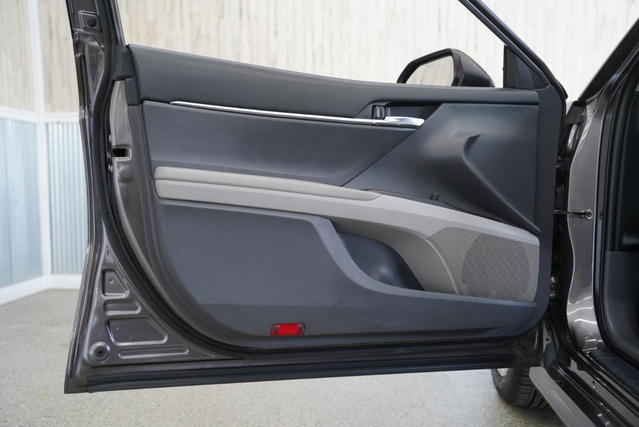 Toyota Camry LE 2021