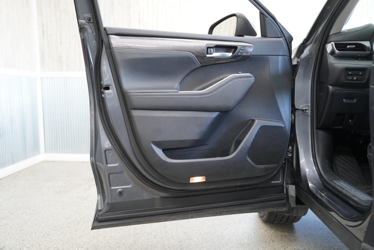 Toyota Highlander Hybrid Limited AWD (Natl) 2023