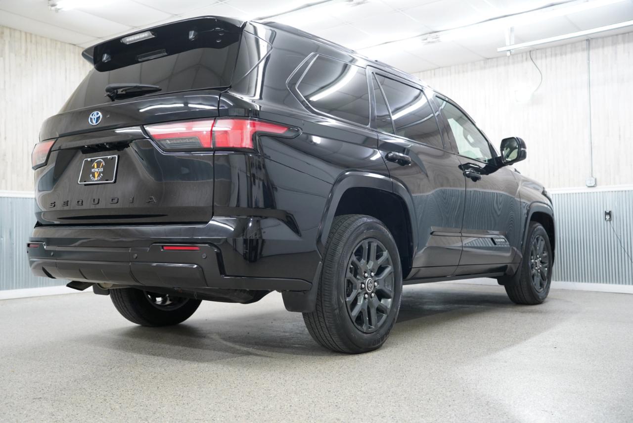 Toyota Sequoia Capstone 4WD (Natl) 2023