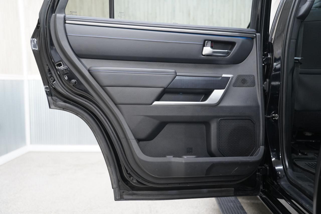 Toyota Sequoia Capstone 4WD (Natl) 2023