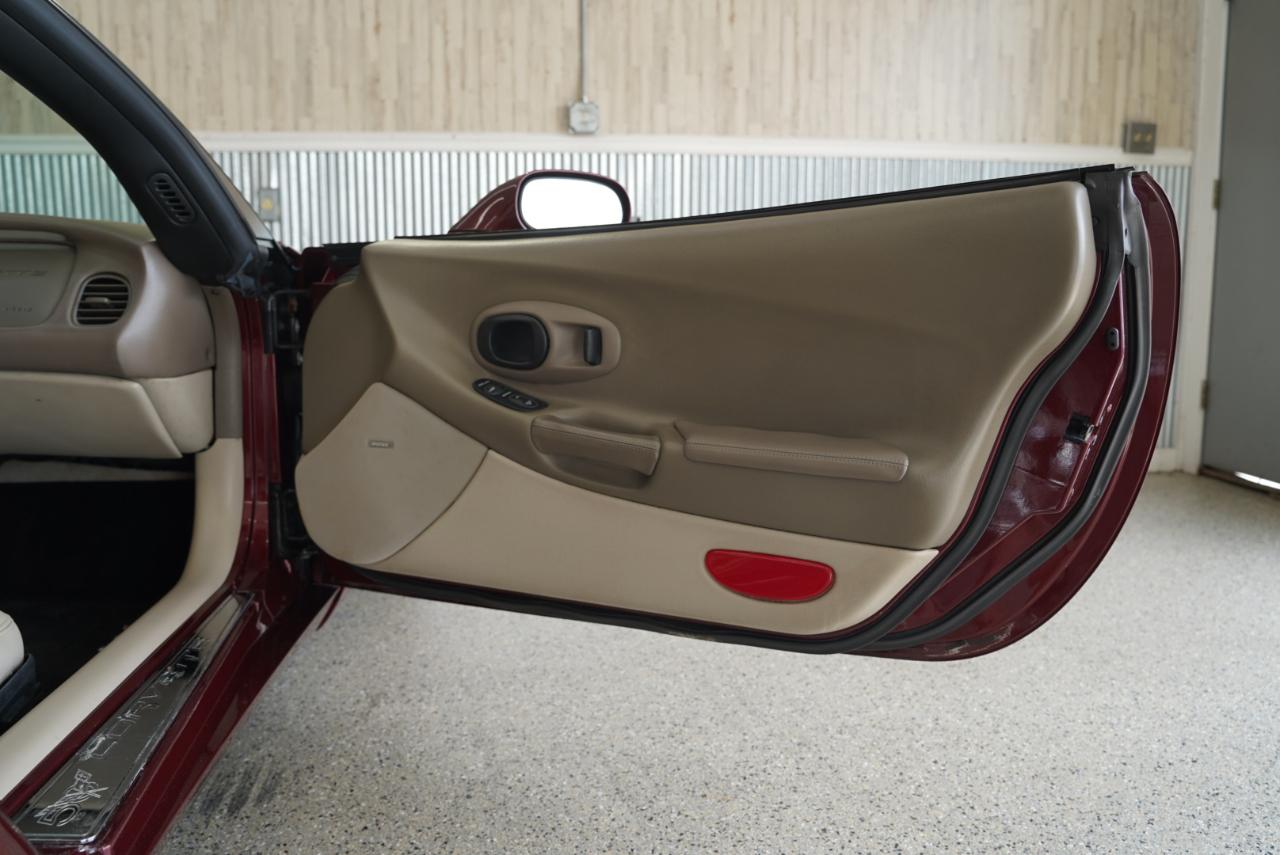 Chevrolet Corvette 2dr Convertible 2003