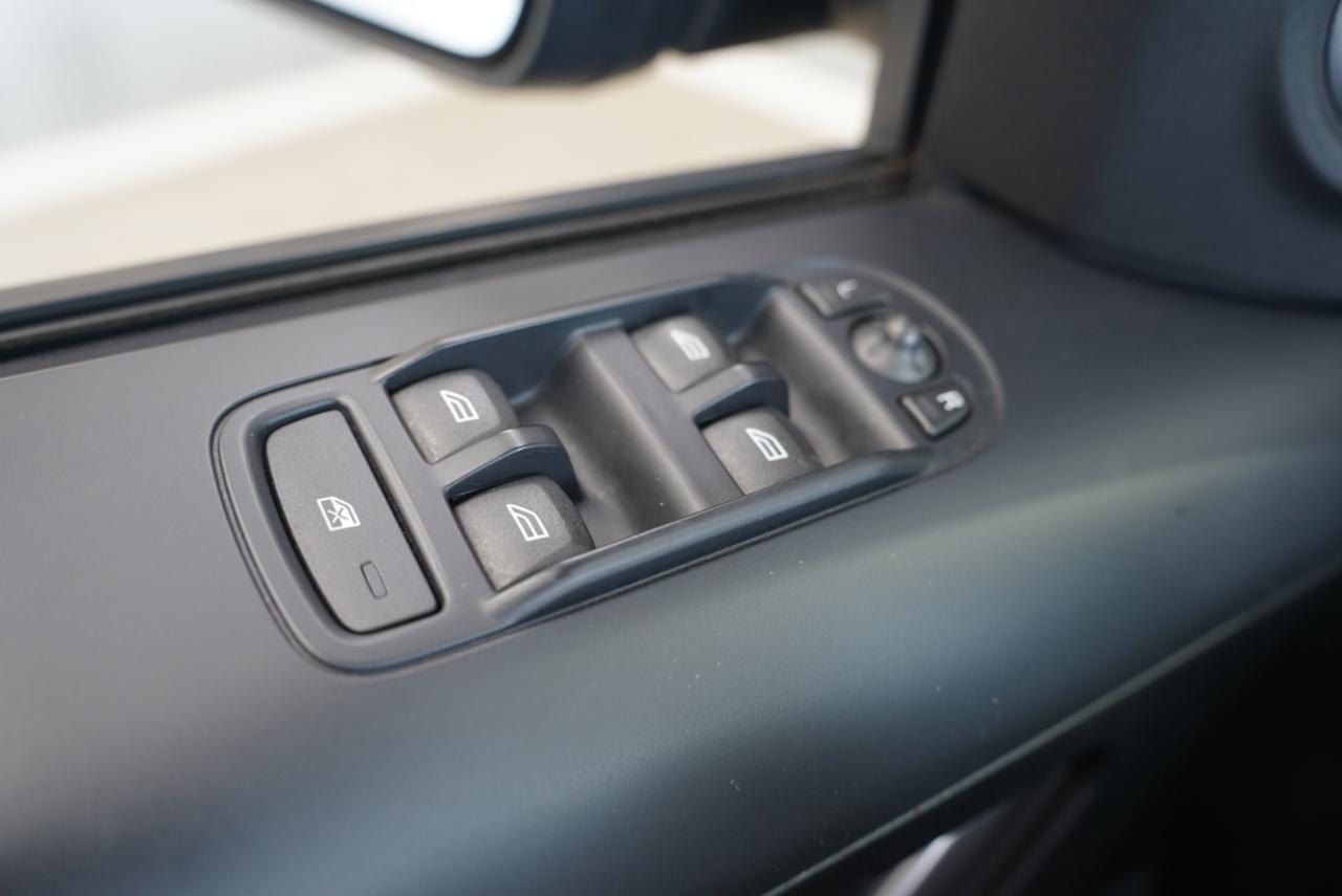 Land Rover LR2 AWD 4dr HSE 2012