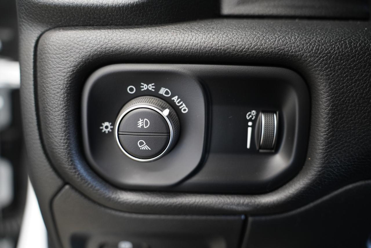 RAM 1500 Big Horn 4x4 Crew Cab 5'7" Box 2023