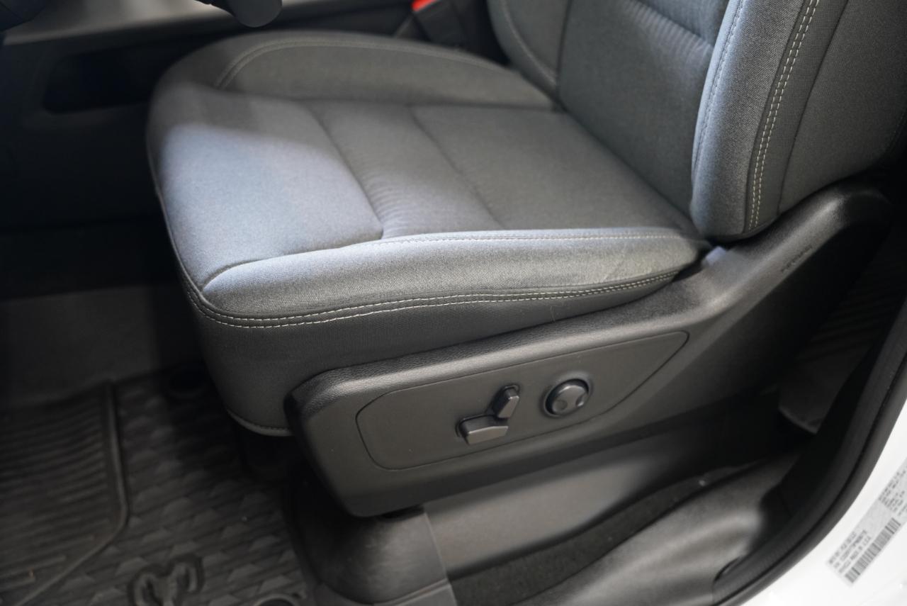 RAM 1500 Big Horn 4x4 Crew Cab 5'7" Box 2023