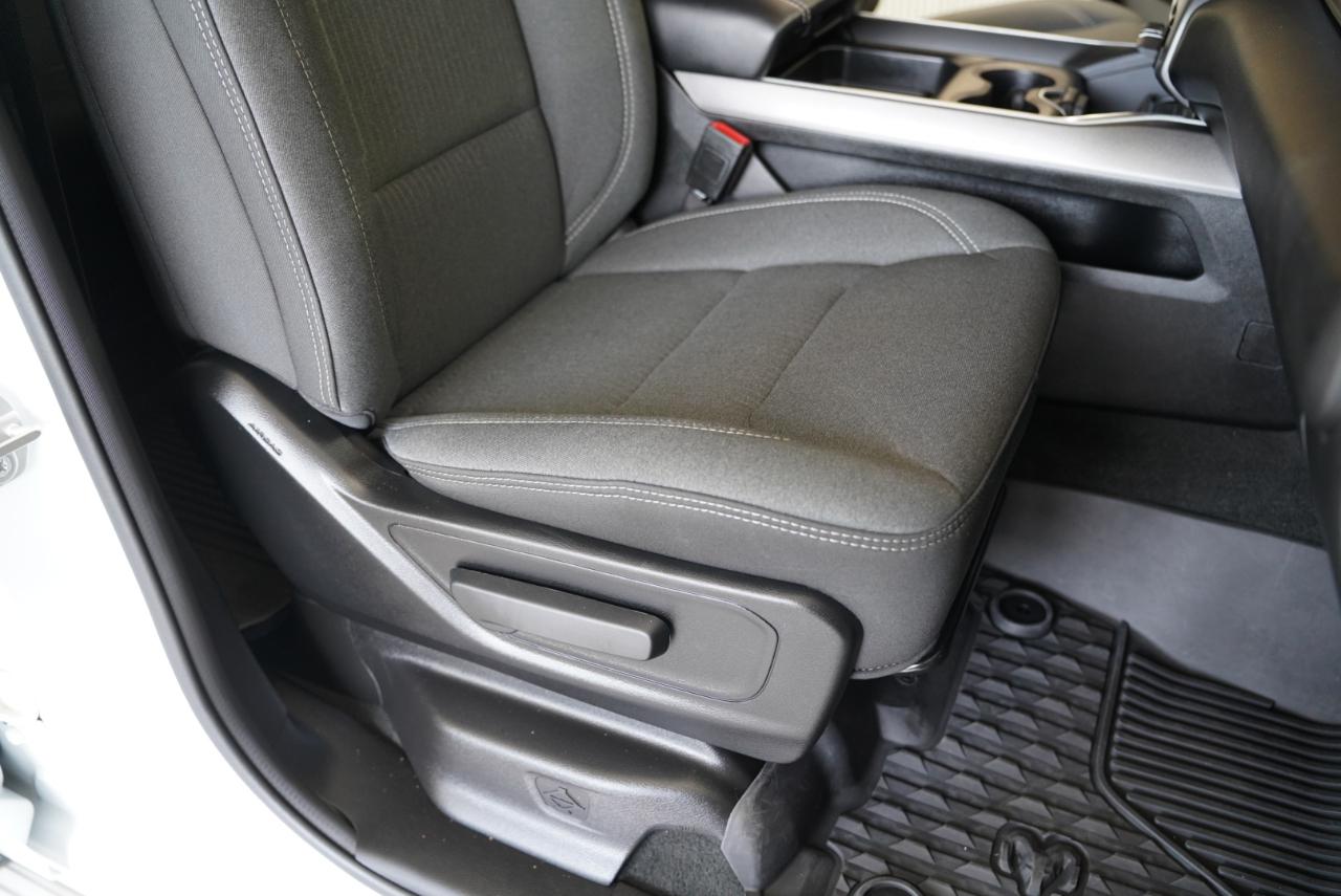 RAM 1500 Big Horn 4x4 Crew Cab 5'7" Box 2023