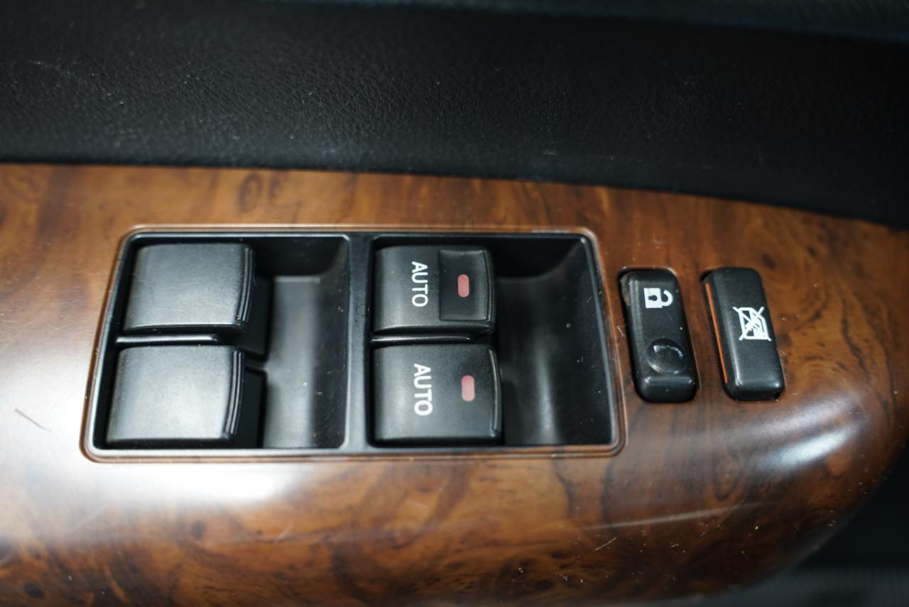 Toyota Tundra 4WD Truck  2012