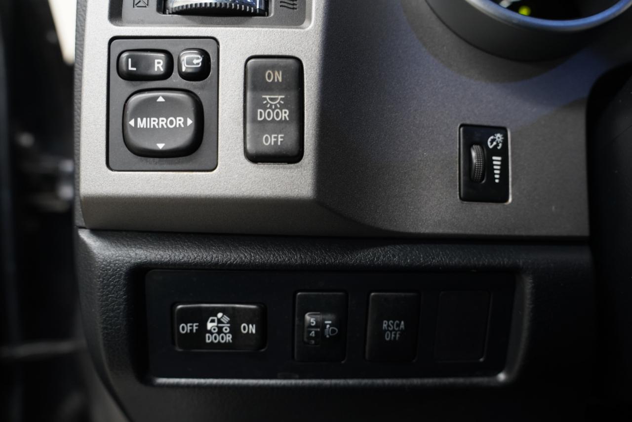 Toyota Tundra 4WD Truck  2012