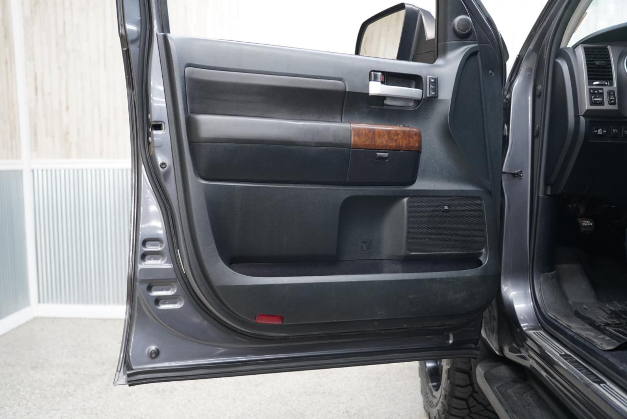 Toyota Tundra 4WD Truck  2012