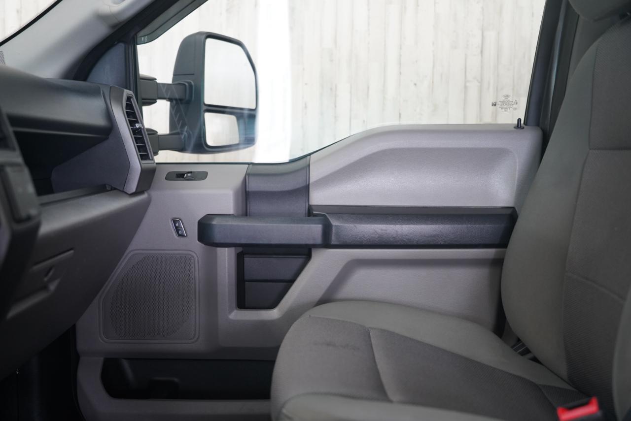 Ford Super Duty F-450 DRW XL 4WD Crew Cab 8' Box 2022