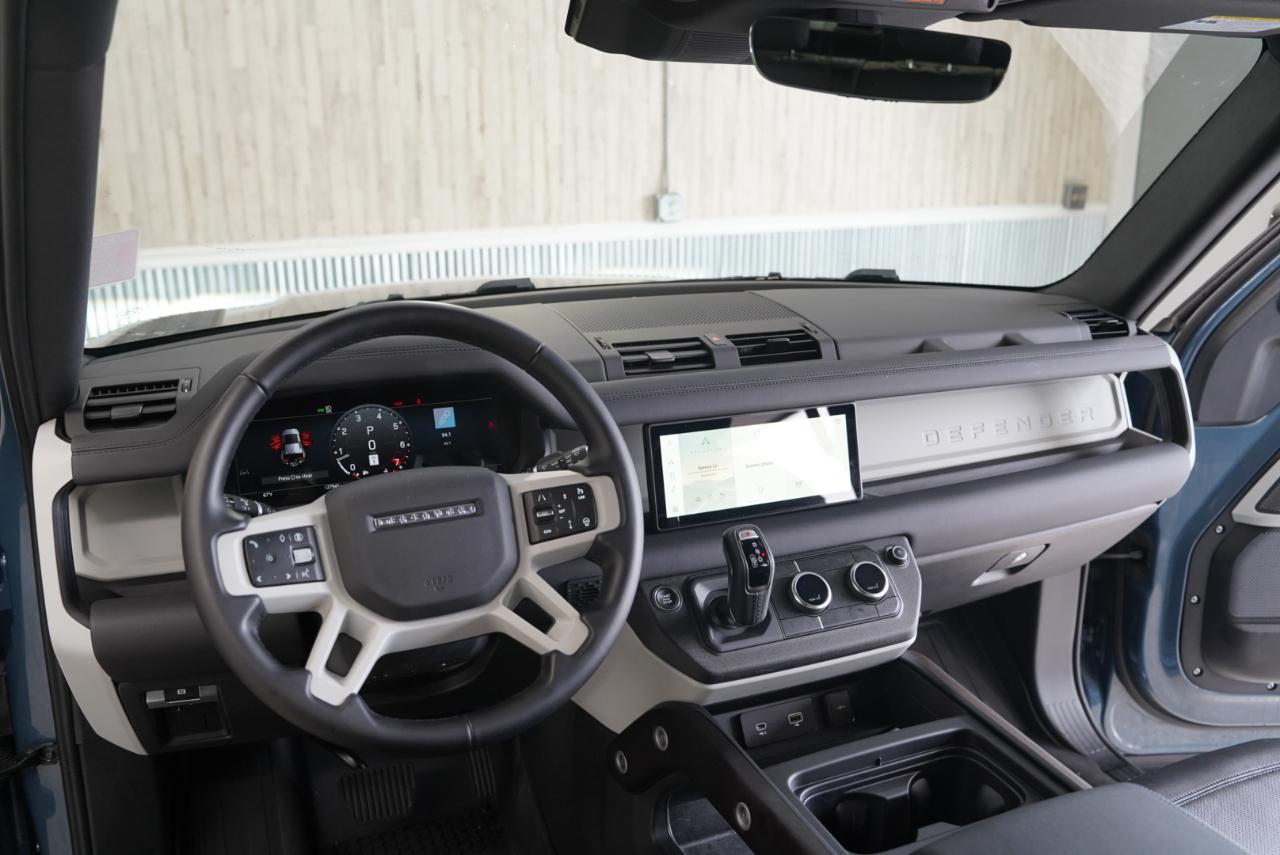 Land Rover Defender 110 P300 S 2024