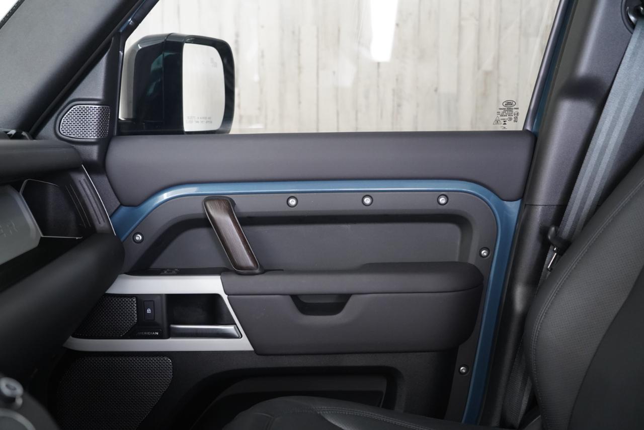 Land Rover Defender 110 P300 S 2024