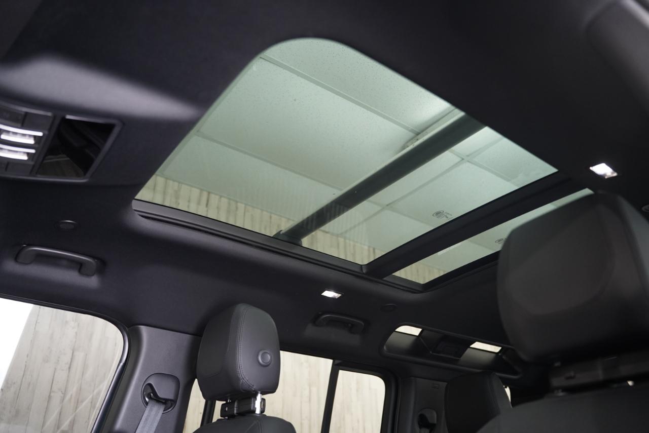 Land Rover Defender 110 P300 S 2024