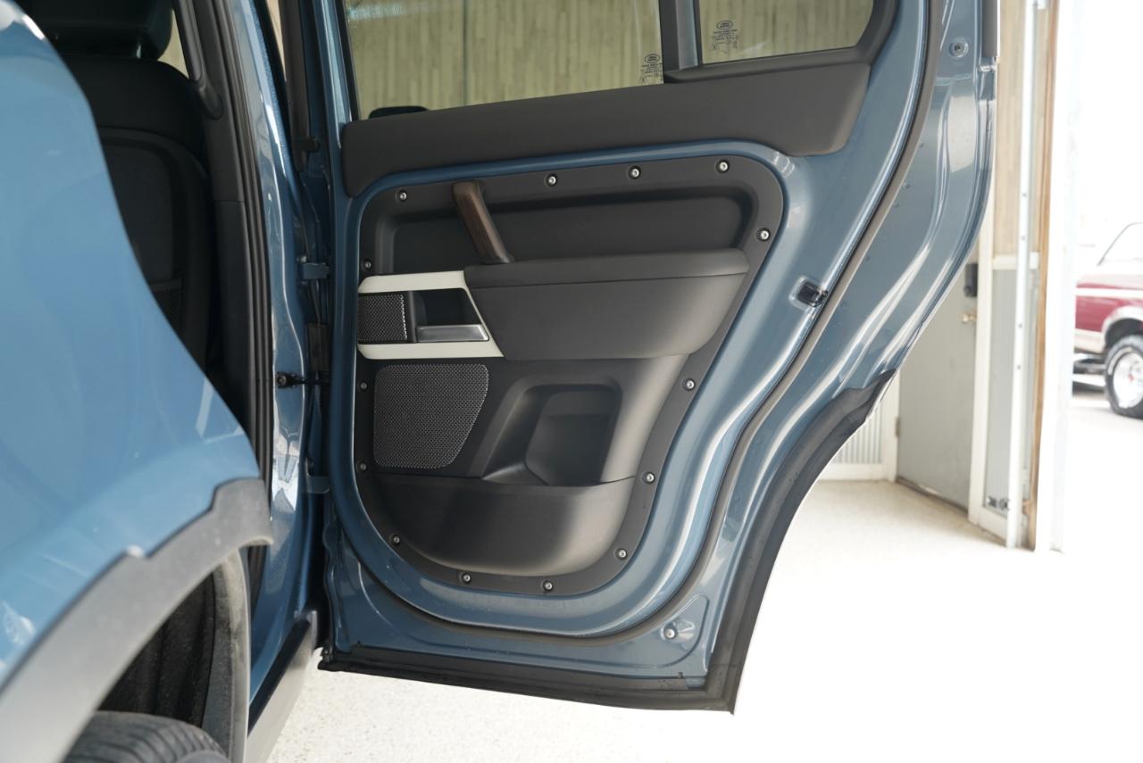 Land Rover Defender 110 P300 S 2024