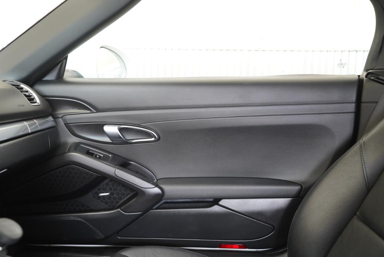 Porsche Boxster 2dr Roadster 2016