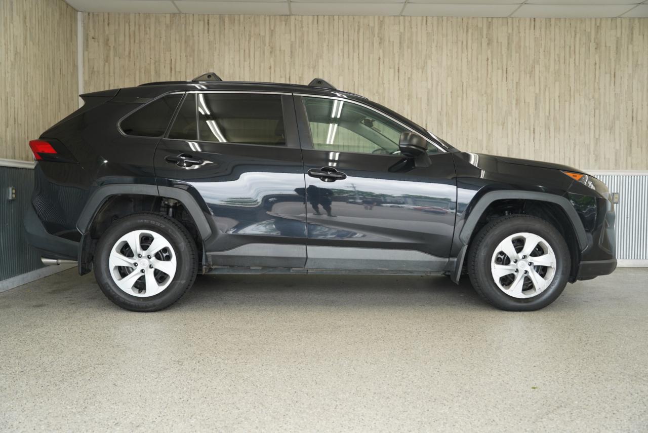 Toyota RAV4 LE FWD 2020