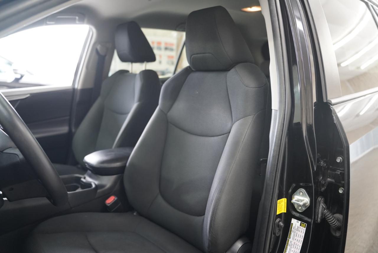 Toyota RAV4 LE FWD 2020