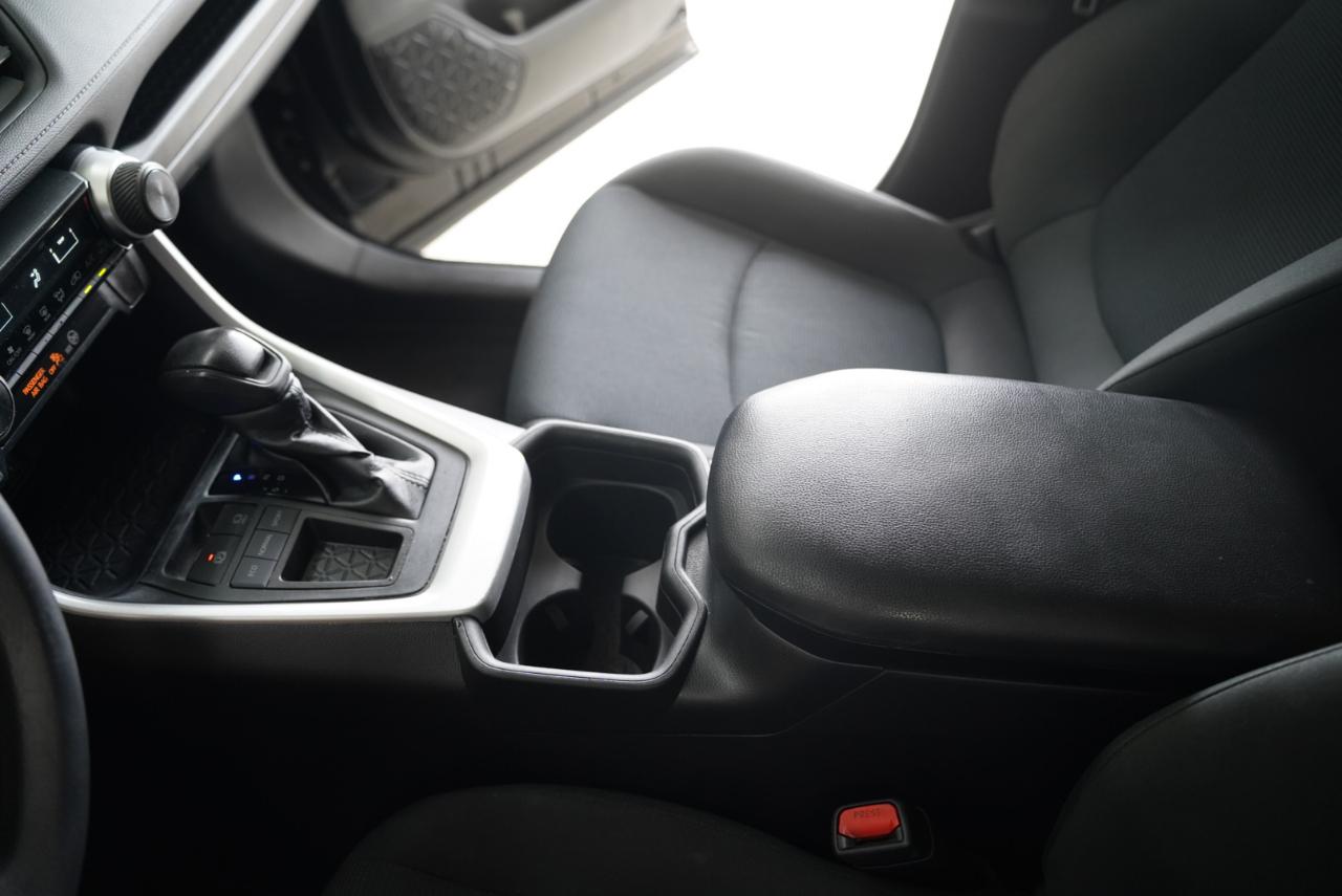 Toyota RAV4 LE FWD 2020