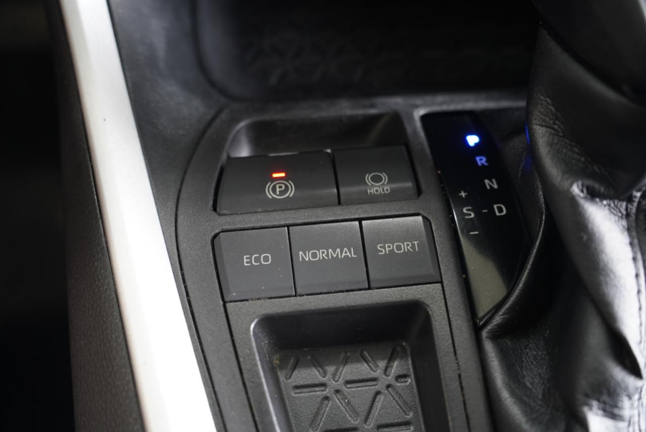 Toyota RAV4 LE FWD 2020
