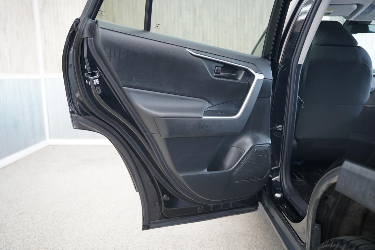 Toyota RAV4 LE FWD 2020