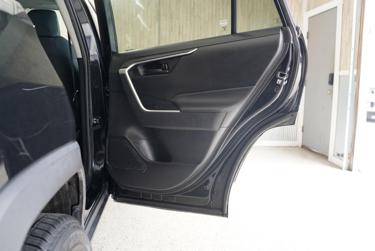 Toyota RAV4 LE FWD 2020