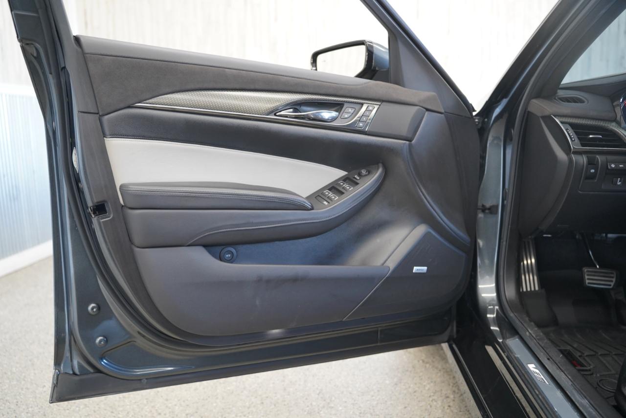 Cadillac CTS-V Sedan 4dr Sdn 2016