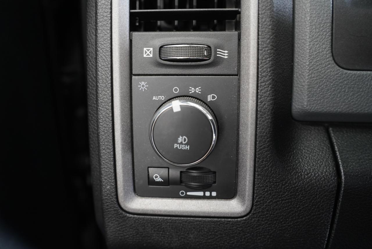 RAM 1500 Express 4x2 Crew Cab 5'7" Box 2018