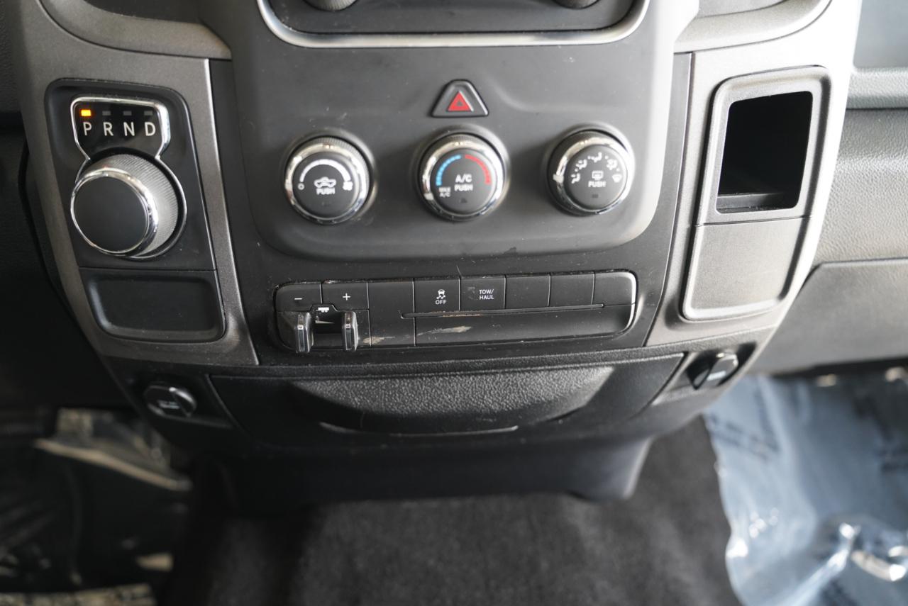 RAM 1500 Express 4x2 Crew Cab 5'7" Box 2018