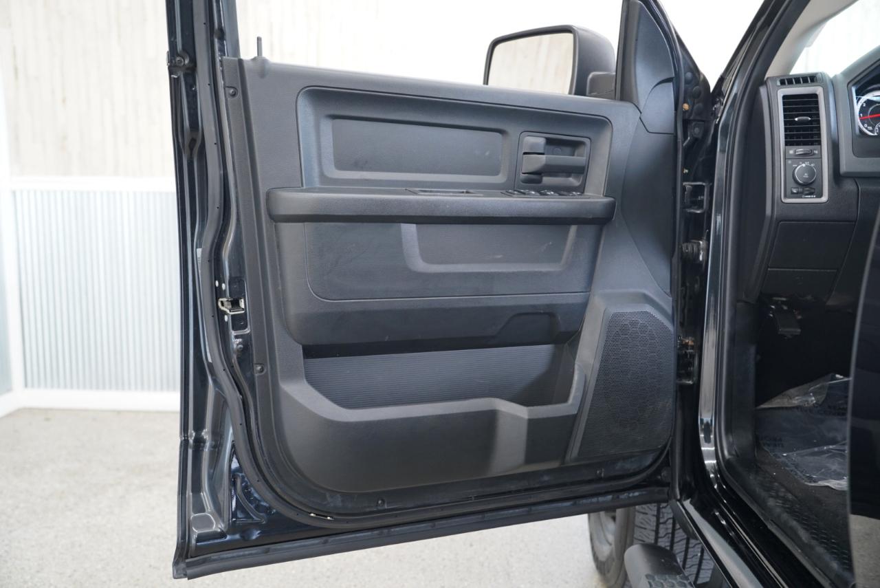 RAM 1500 Express 4x2 Crew Cab 5'7" Box 2018