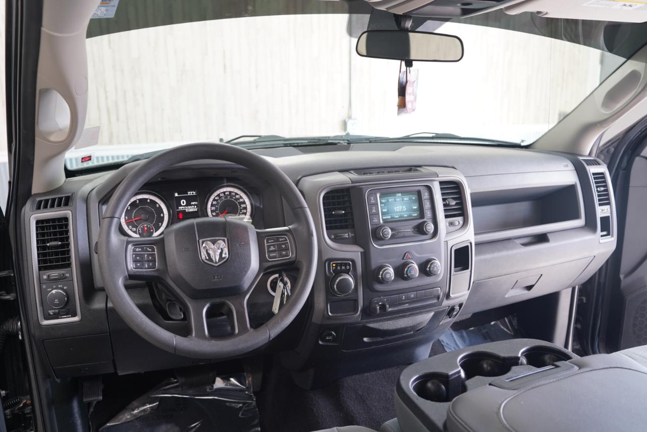 RAM 1500 Express 4x2 Crew Cab 5'7" Box 2018