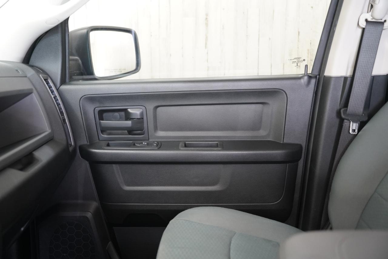 RAM 1500 Express 4x2 Crew Cab 5'7" Box 2018