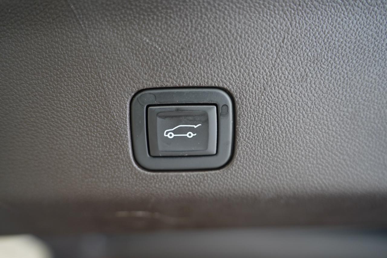 GMC Yukon XL 4WD 4dr Denali 2023