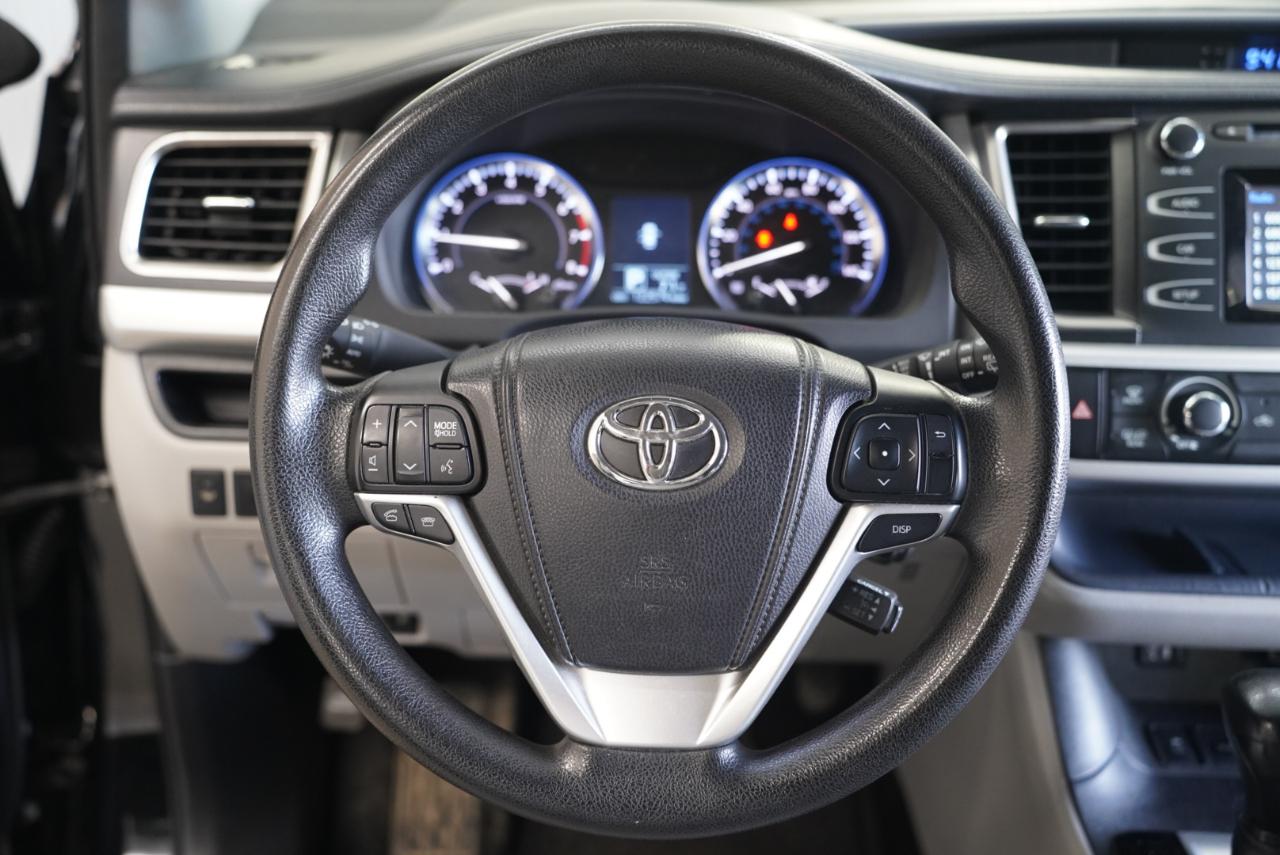 Toyota Highlander AWD 4dr V6 LE (Natl) 2014