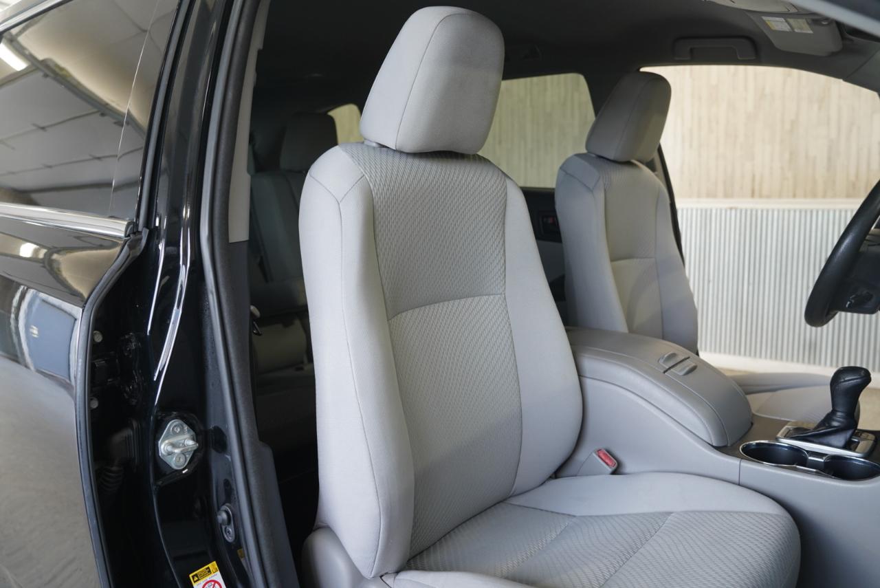 Toyota Highlander AWD 4dr V6 LE (Natl) 2014