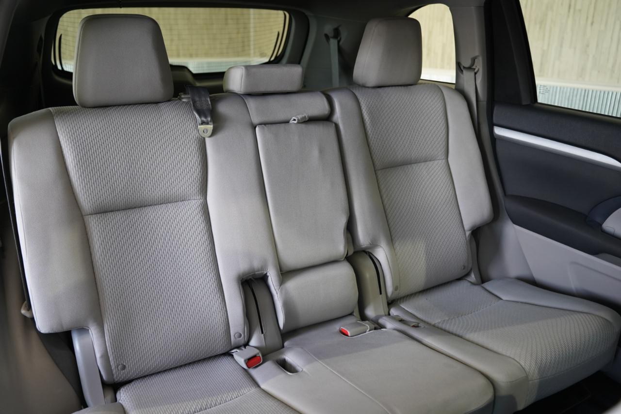 Toyota Highlander AWD 4dr V6 LE (Natl) 2014