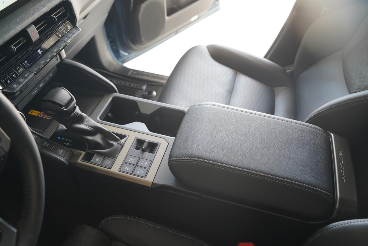 Toyota Land Cruiser 4WD 2026