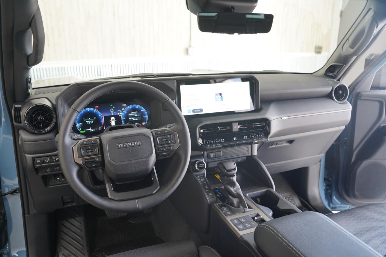 Toyota Land Cruiser 4WD 2026