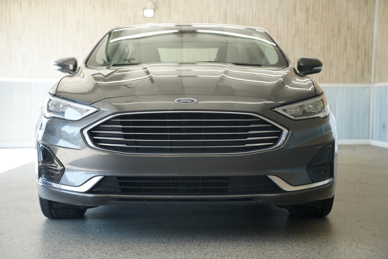 Ford Fusion Hybrid SEL FWD 2019