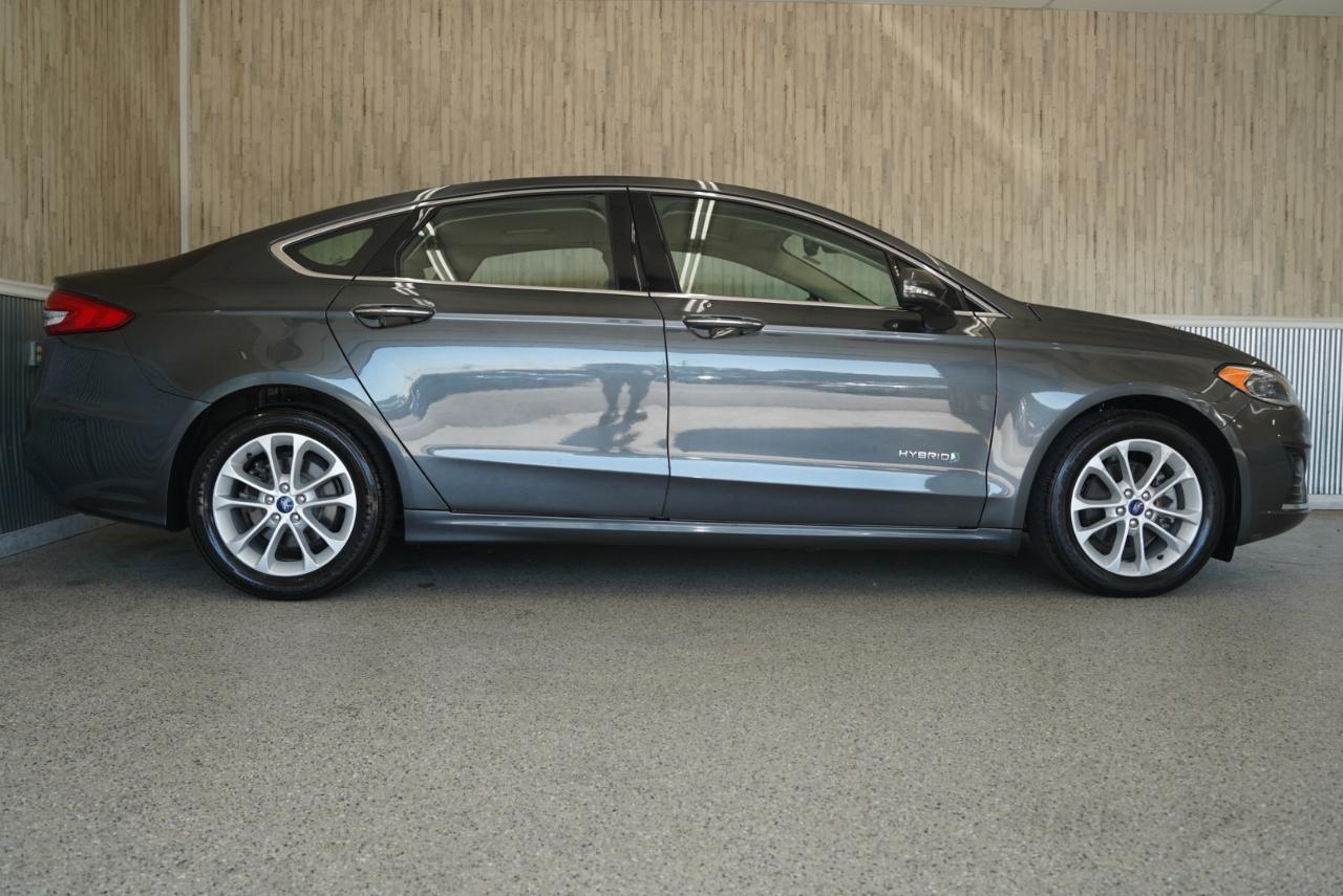 Ford Fusion Hybrid SEL FWD 2019
