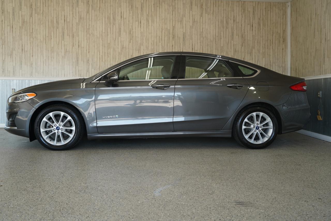 Ford Fusion Hybrid SEL FWD 2019