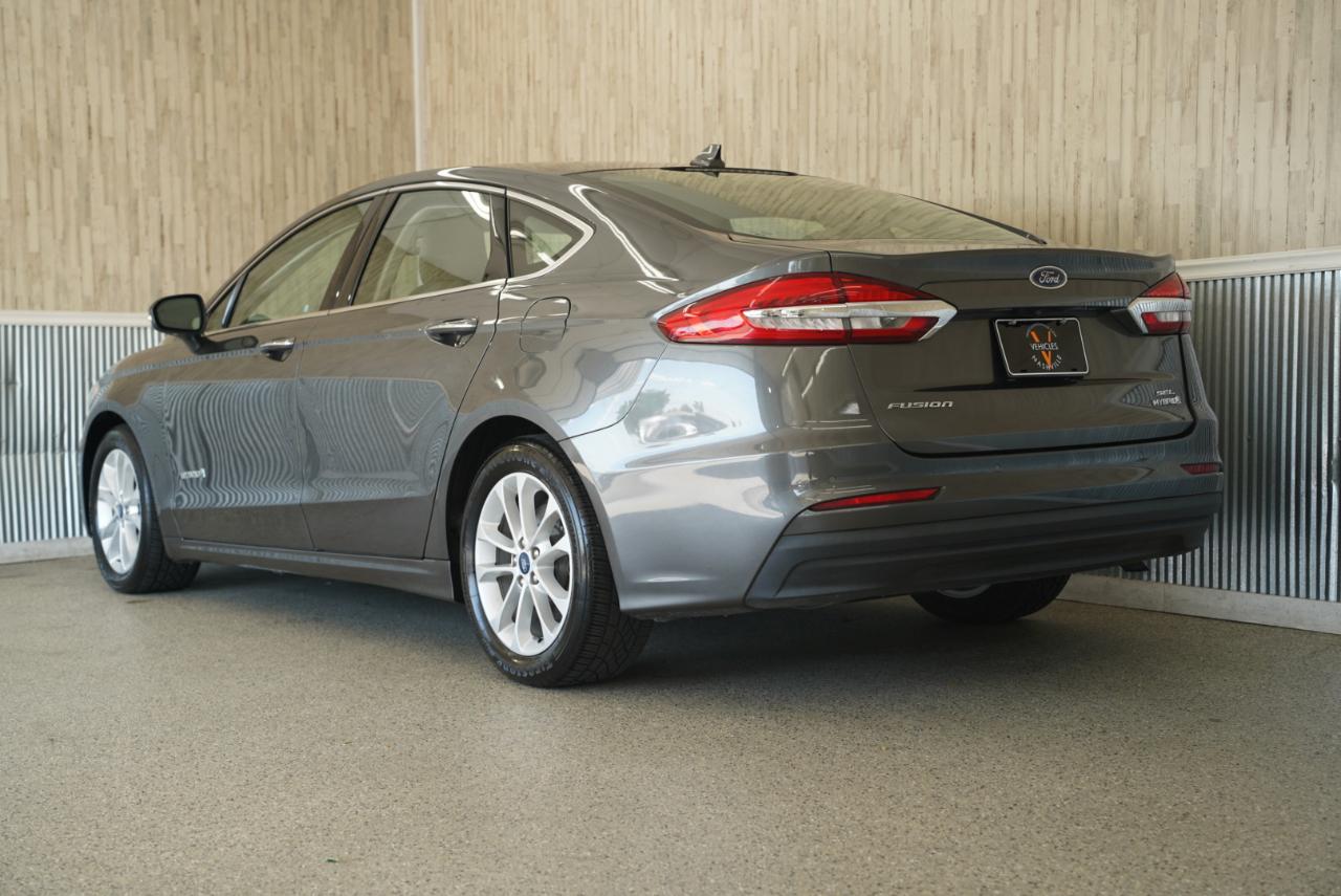 Ford Fusion Hybrid SEL FWD 2019