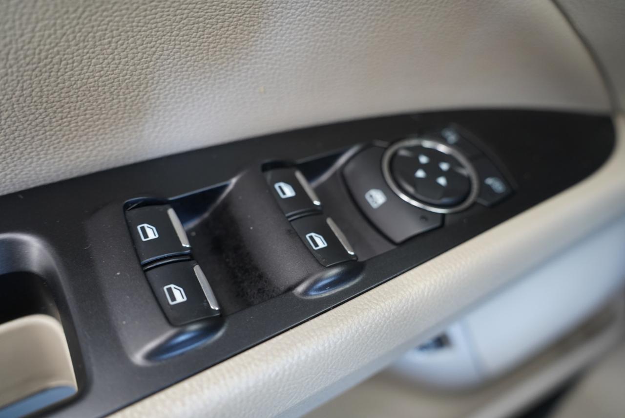Ford Fusion Hybrid SEL FWD 2019