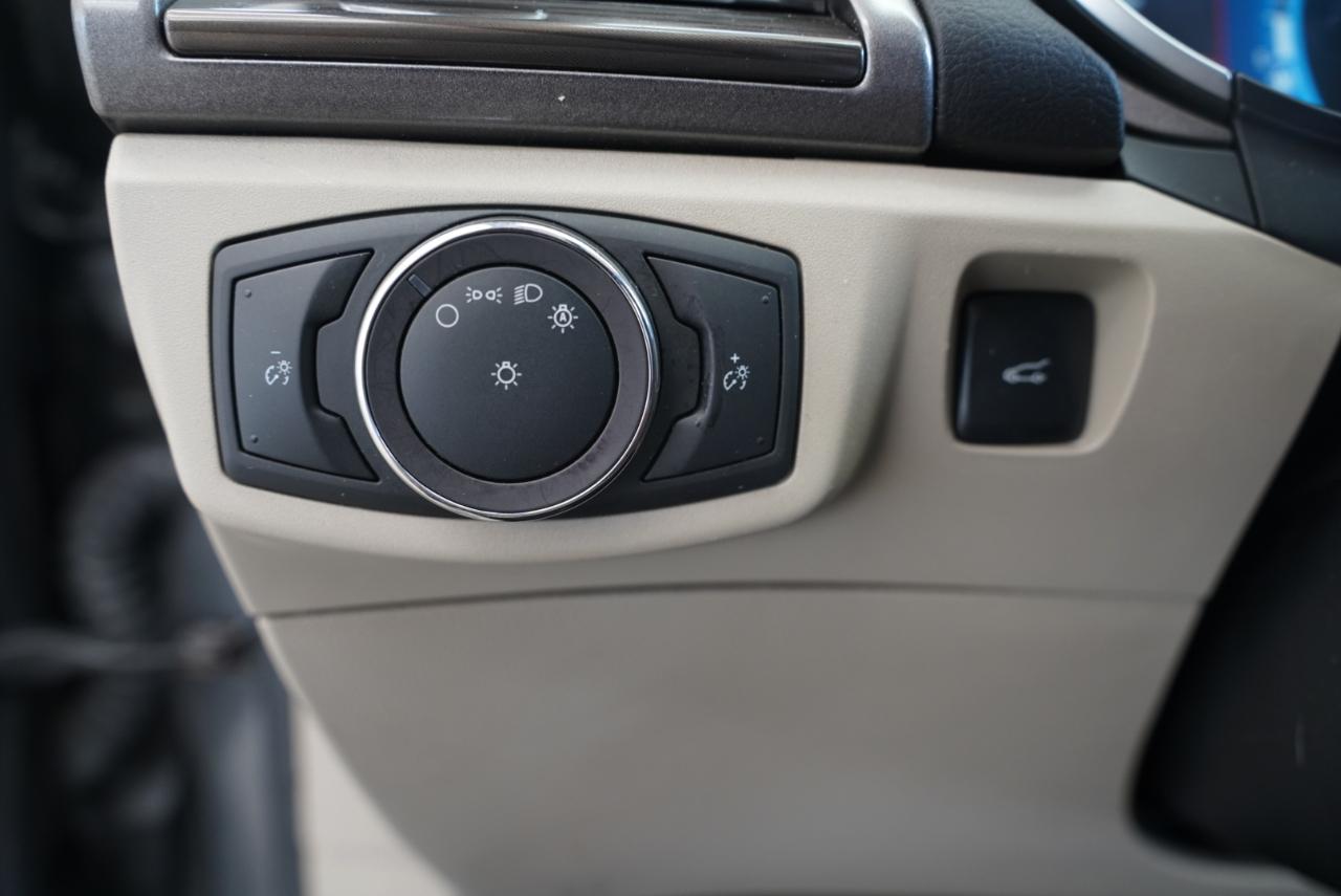 Ford Fusion Hybrid SEL FWD 2019