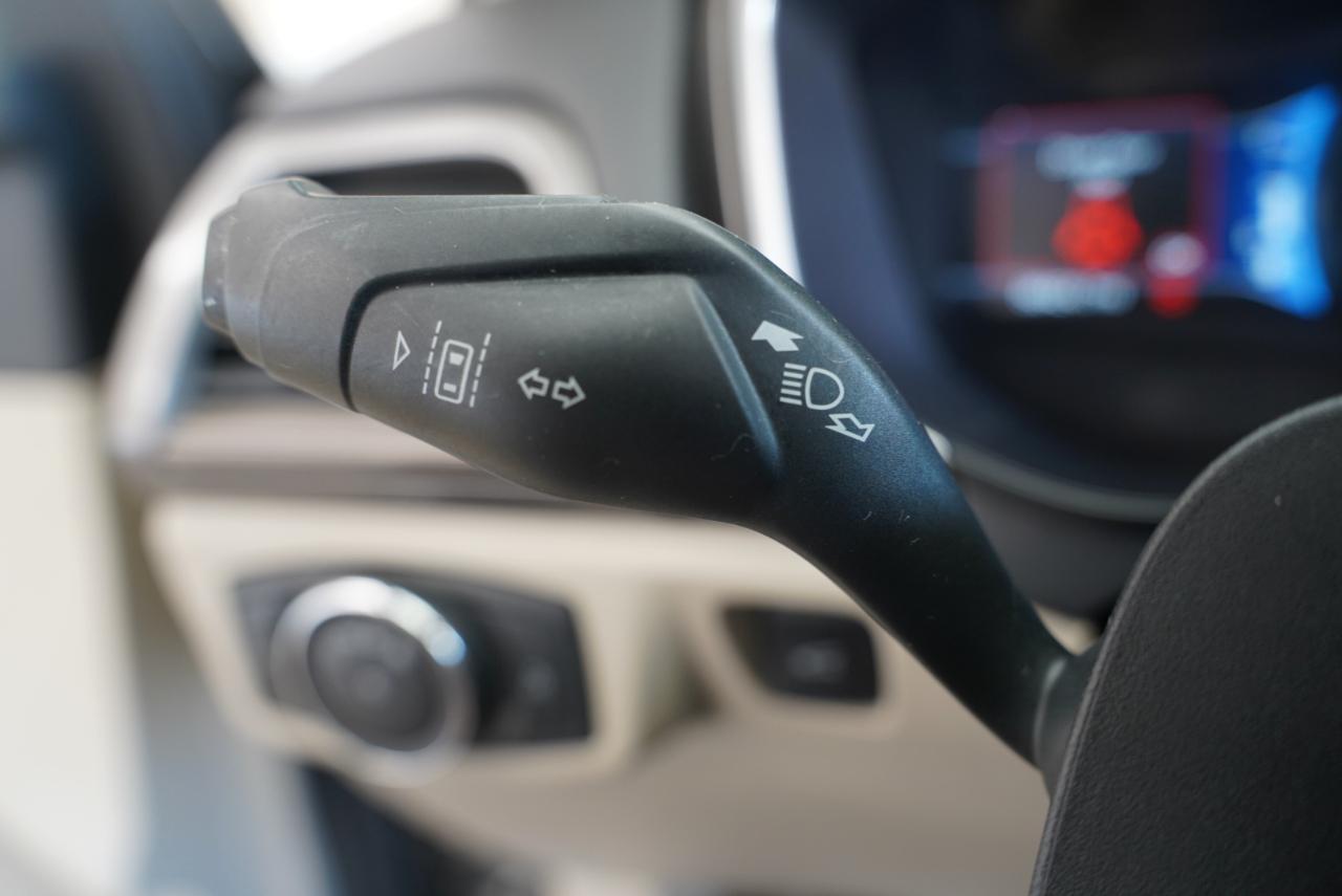 Ford Fusion Hybrid SEL FWD 2019