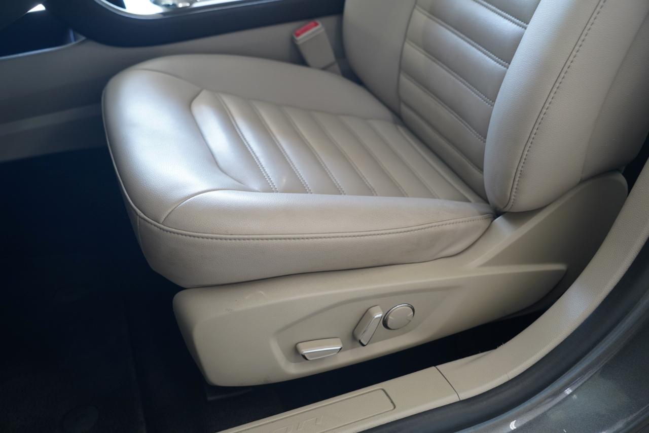 Ford Fusion Hybrid SEL FWD 2019