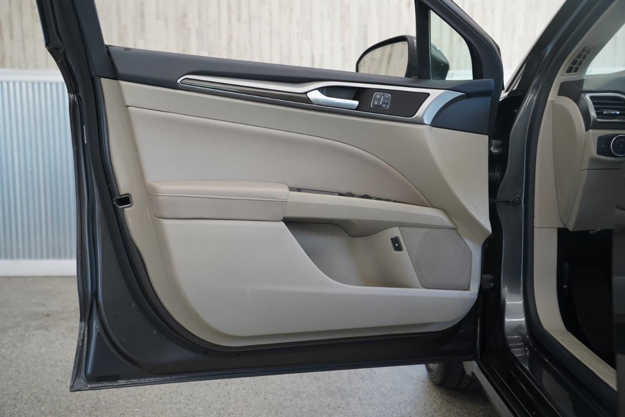 Ford Fusion Hybrid SEL FWD 2019