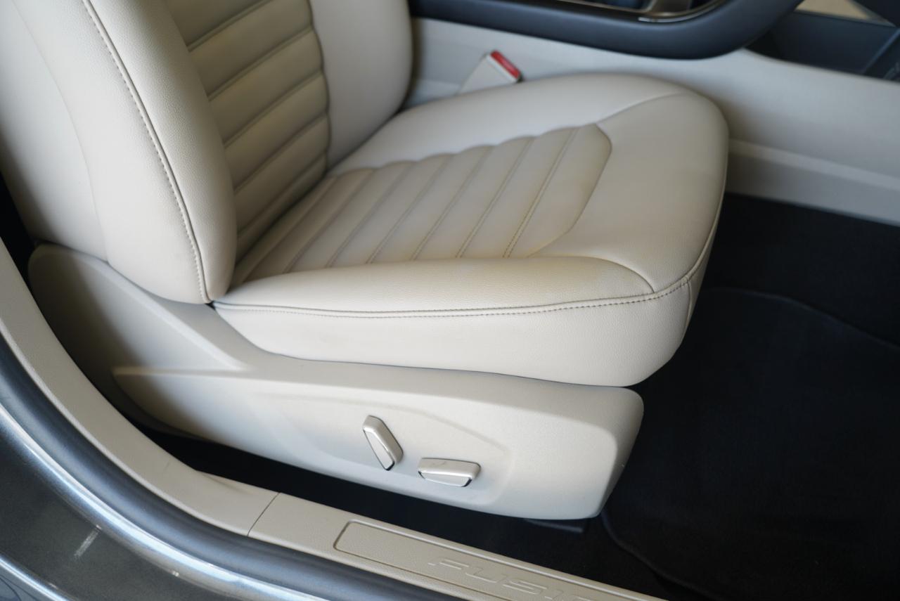 Ford Fusion Hybrid SEL FWD 2019