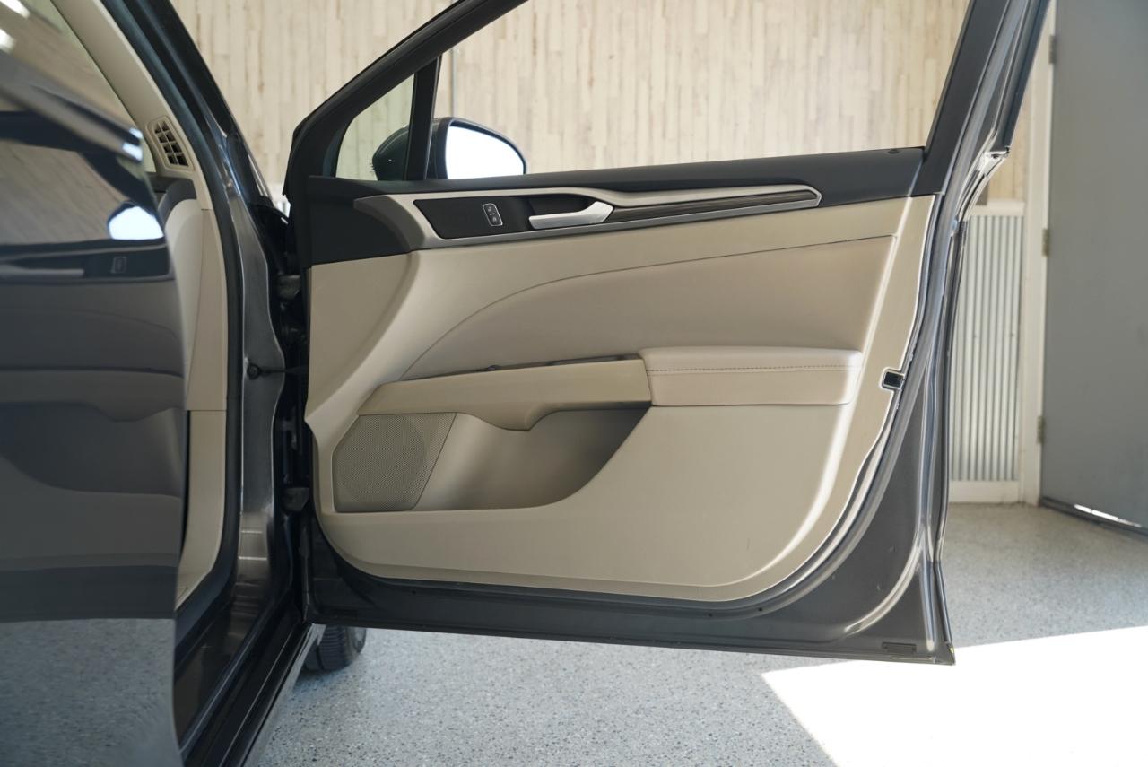 Ford Fusion Hybrid SEL FWD 2019